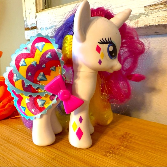 My Little Pony: FIM G4 Rarity Rainbow Power Fashion Style Pink Dress - Picture 1 of 6